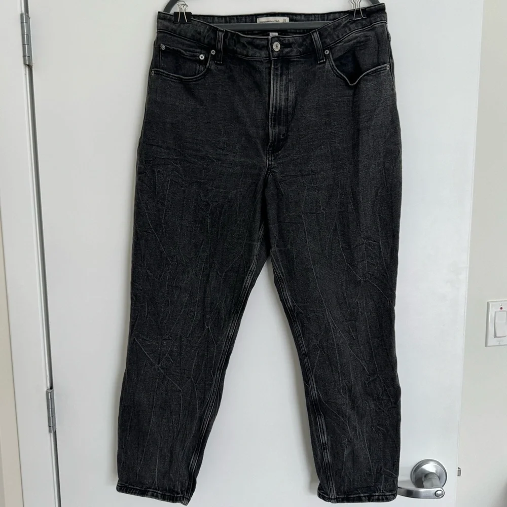 Abercrombie & Fitch Curve The Mom High Rise Jeans in a Black Faded‎ Acid Wash 14